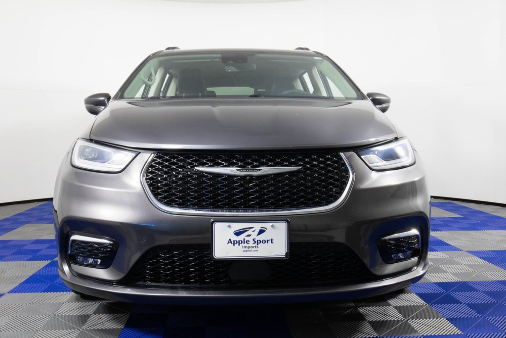 Used 2022 Chrysler Pacifica Touring-L image 2