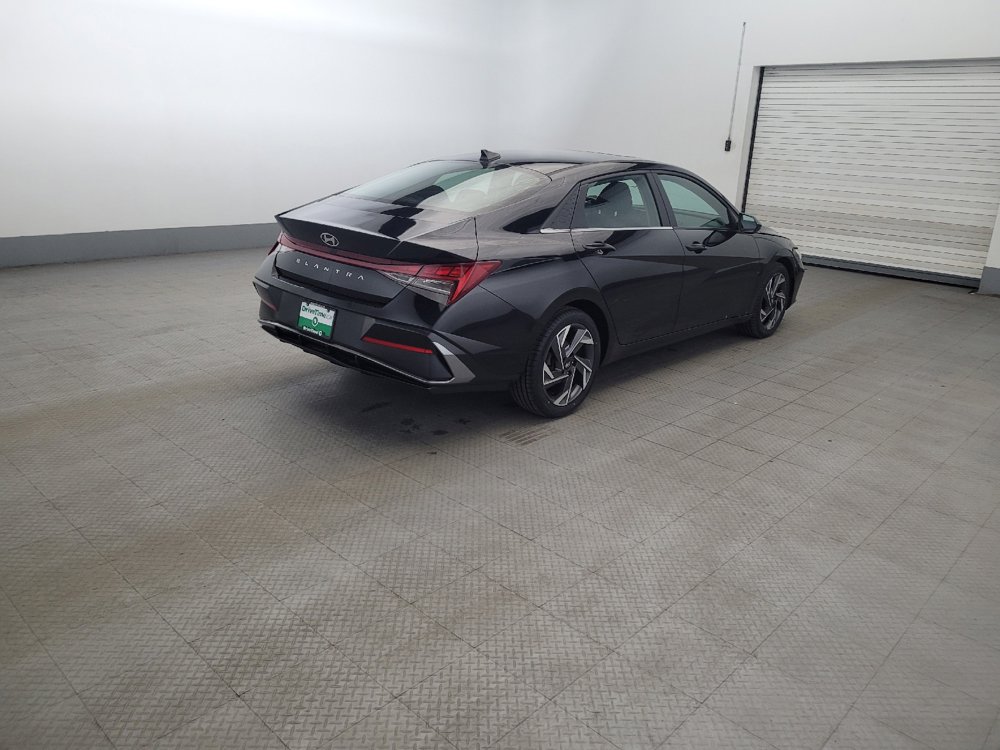 Used 2024 Hyundai Elantra SEL w/ Convenience Package FWD image 9