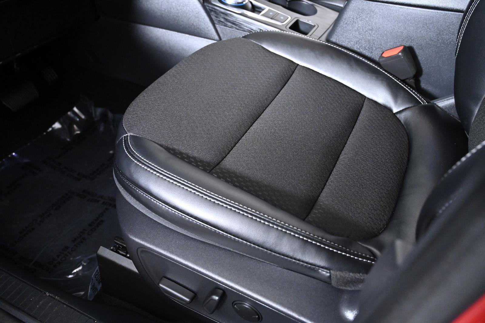 Used 2025 Ford Escape SE image 24