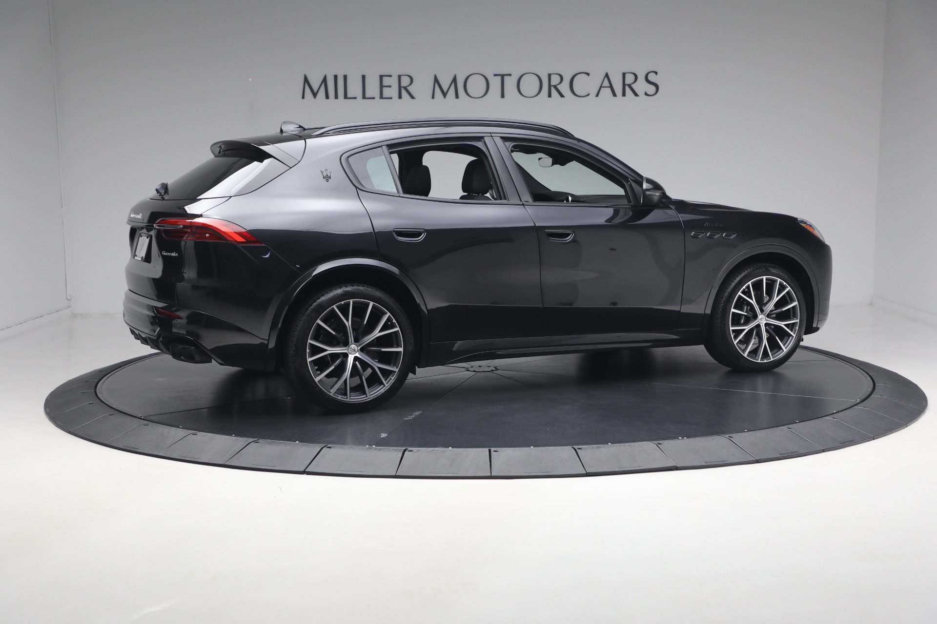 Certified 2023 Maserati Grecale Modena AWD/4WD image 8