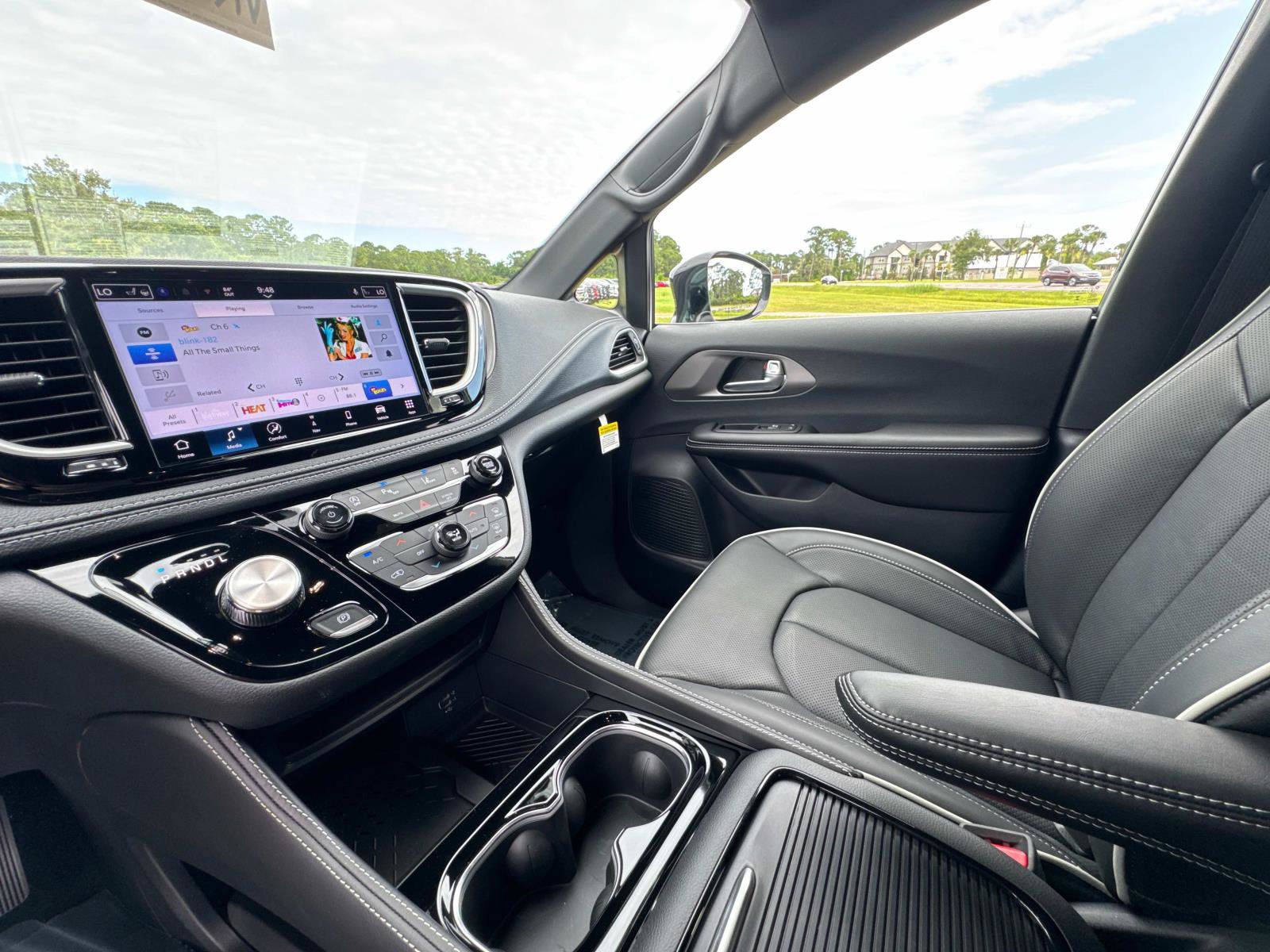 New 2027 Chrysler Pacifica Limited FWD image 26
