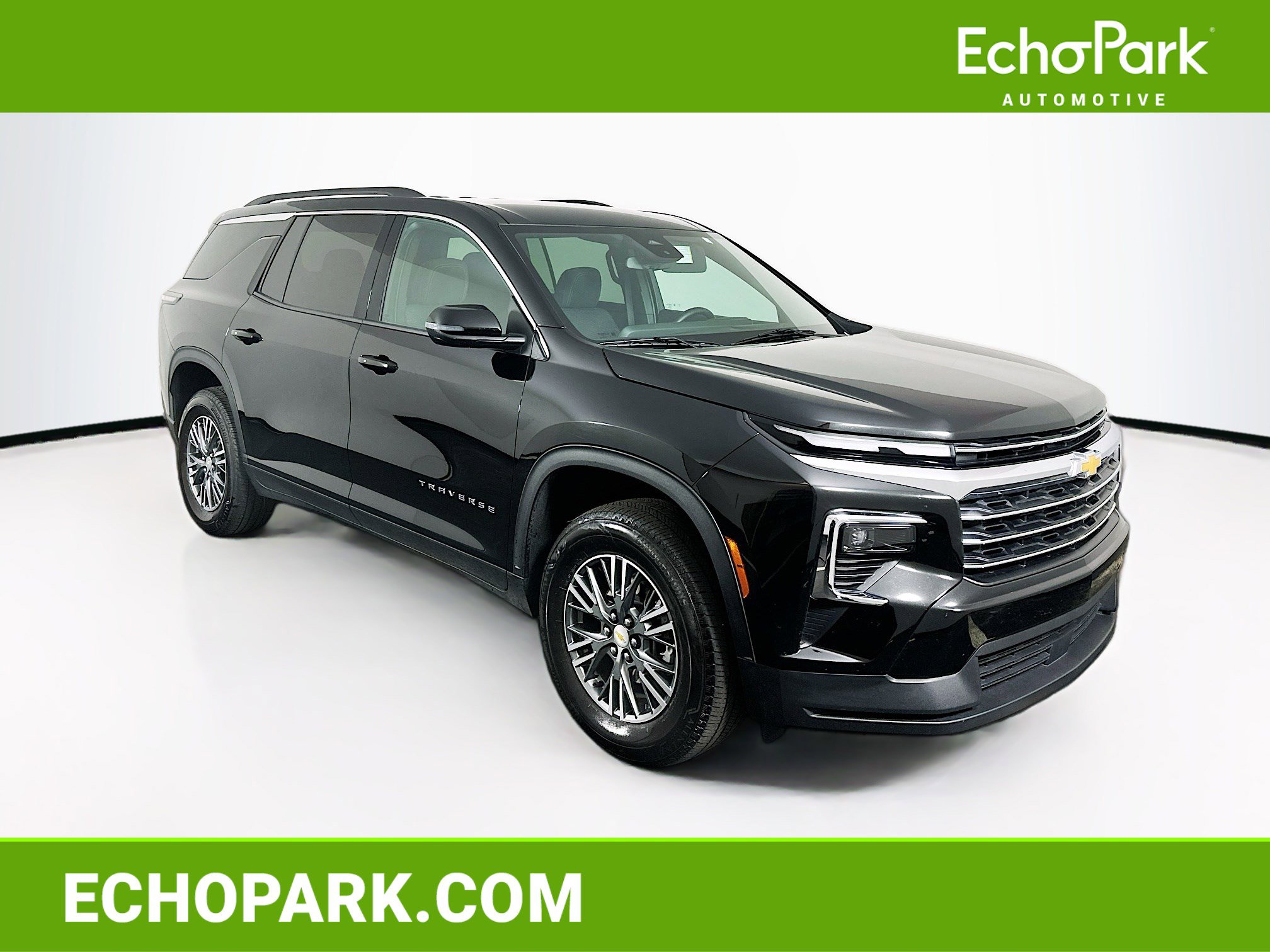 Used 2025 Chevrolet Traverse LT