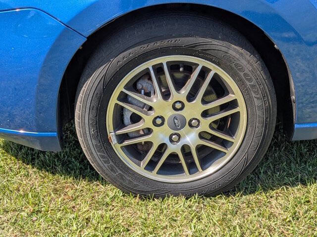 Used 2010 Ford Focus SE FWD image 10