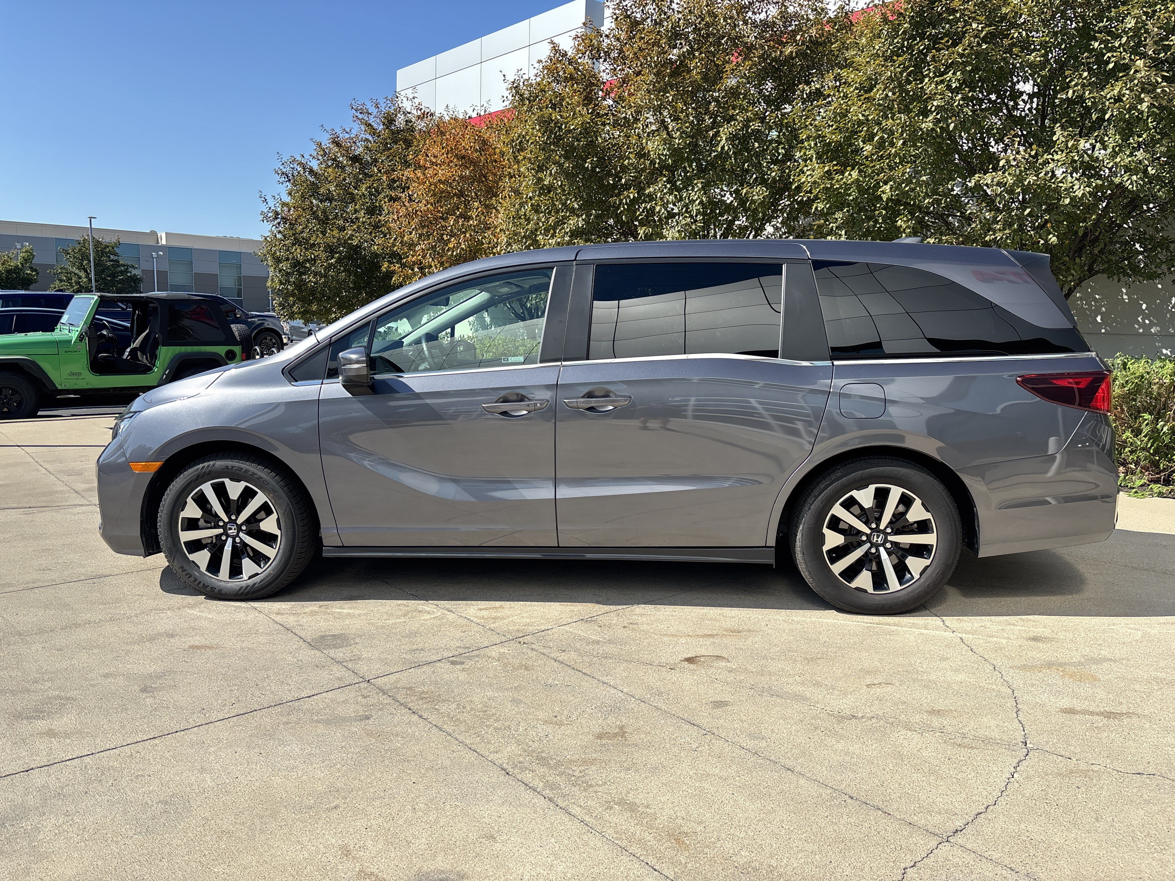 Used 2025 Honda Odyssey EX-L image 9