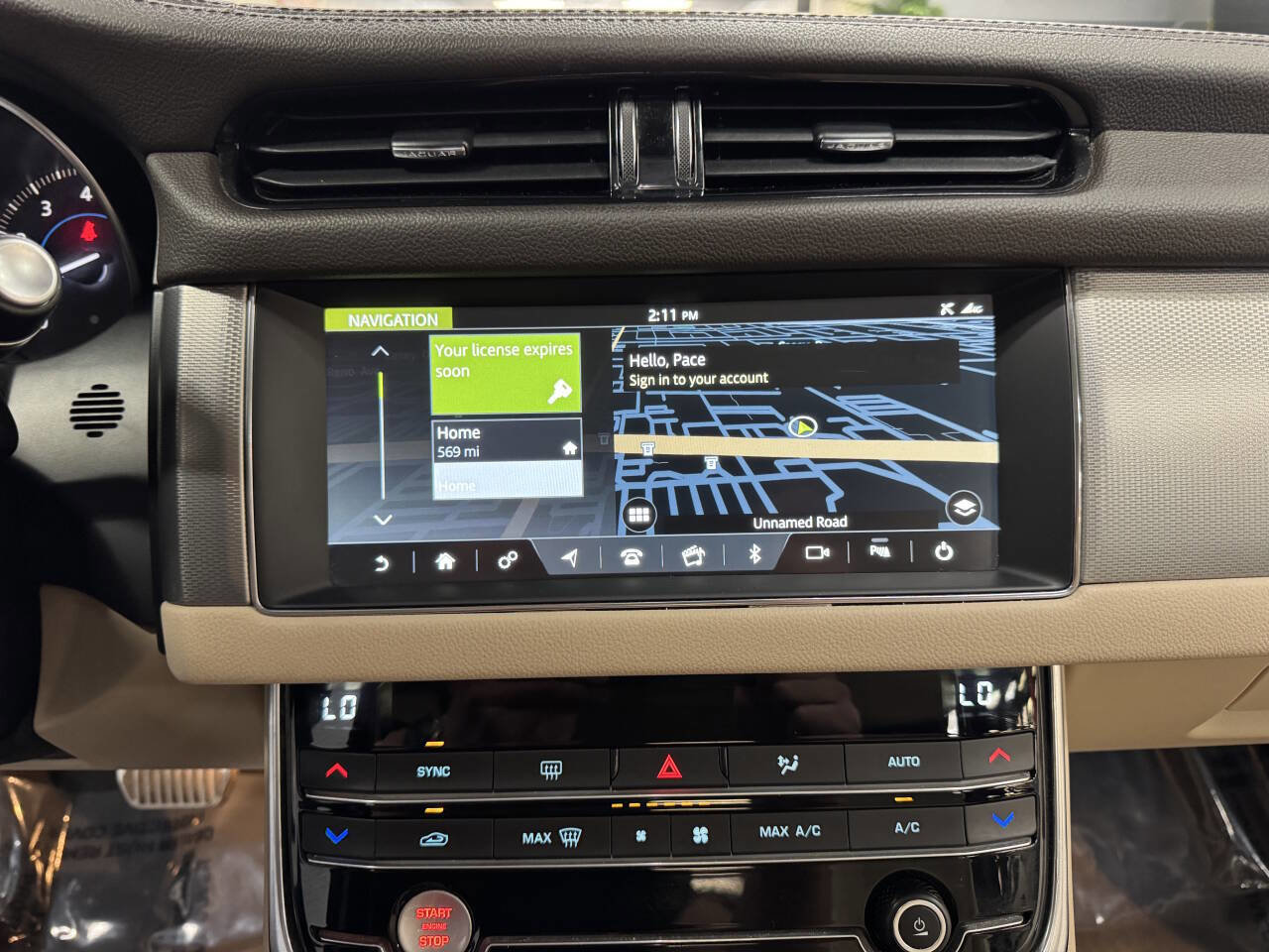 Used 2020 Jaguar XF Premium image 24