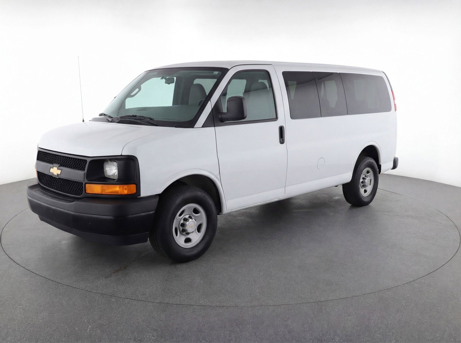 Used 2025 Chevrolet Express 3500 LT w/ LT Preferred Equipment Group RWD image 3