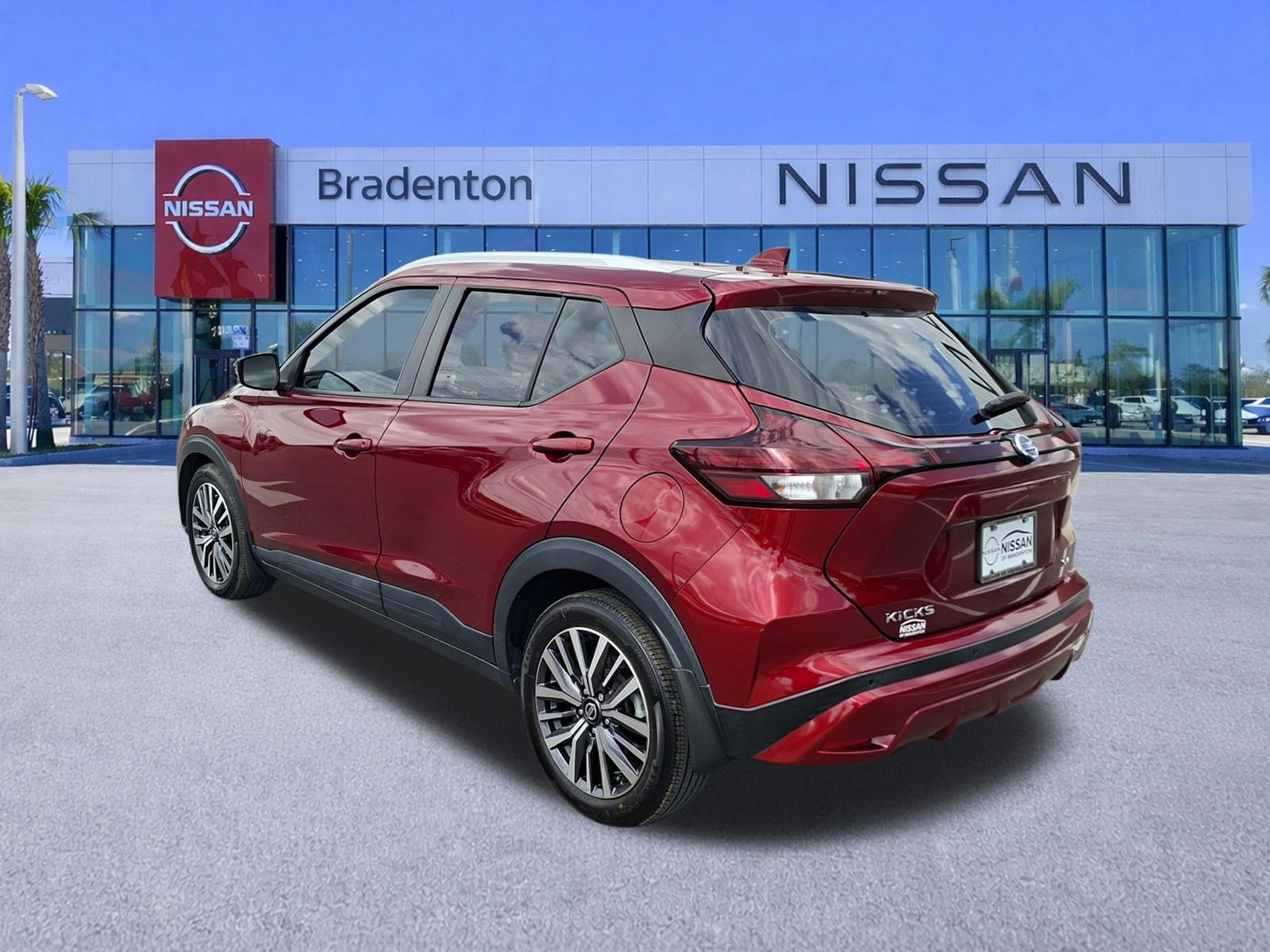 Used 2021 Nissan Kicks SV image 7