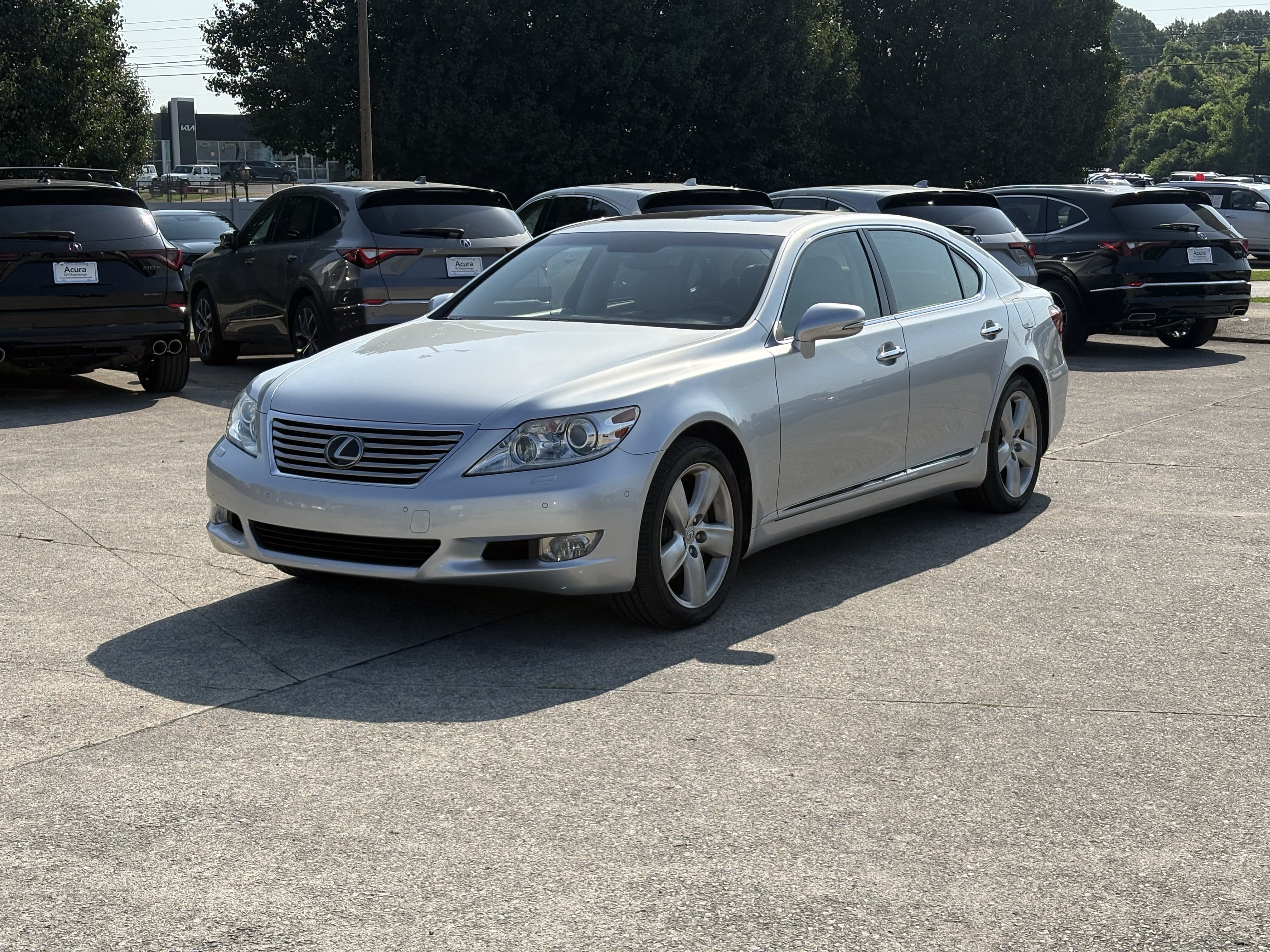 Used 2010 Lexus LS 460 L RWD image 2