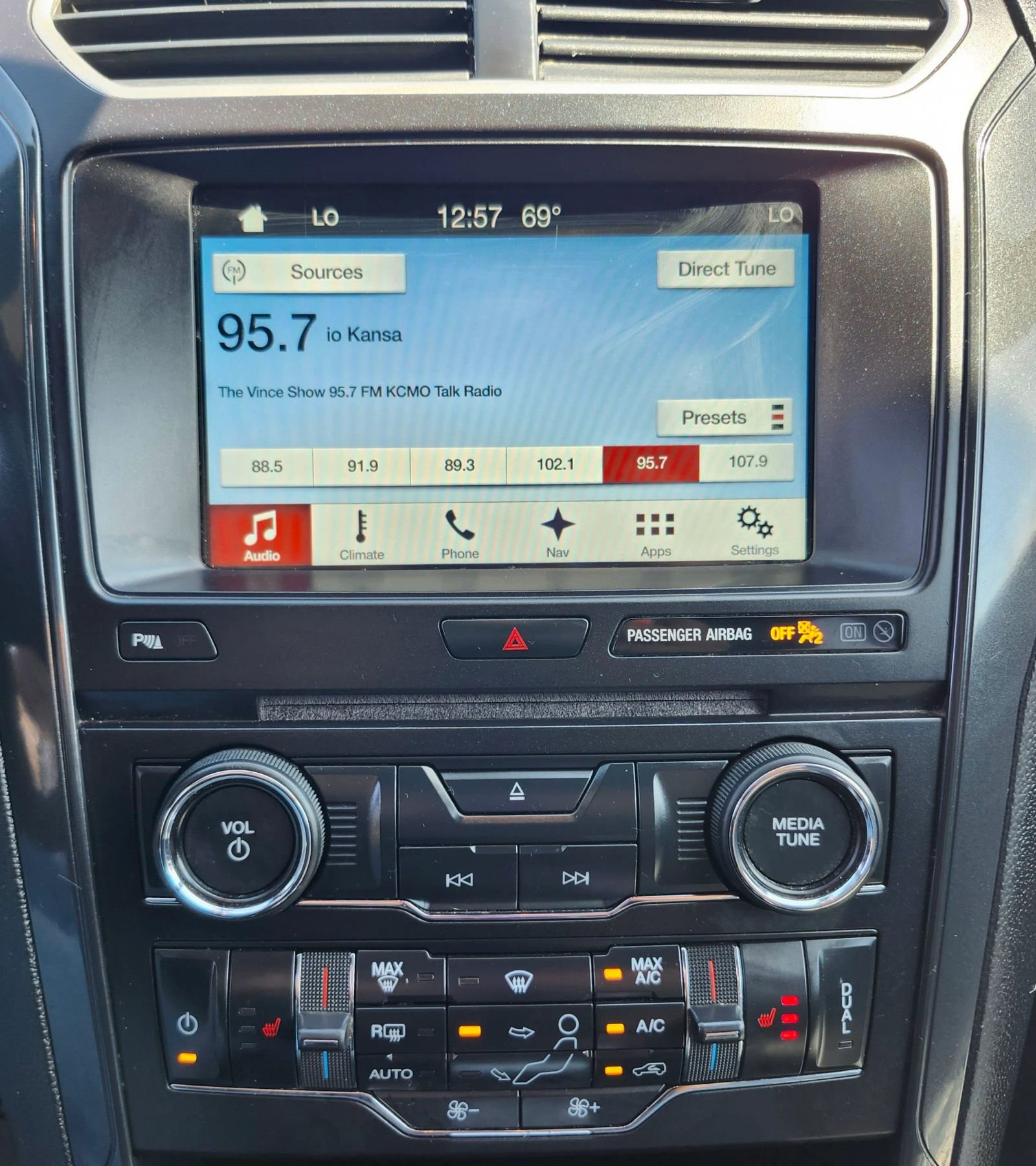 Used 2017 Ford Explorer XLT w/ Equipment Group 202A image 32