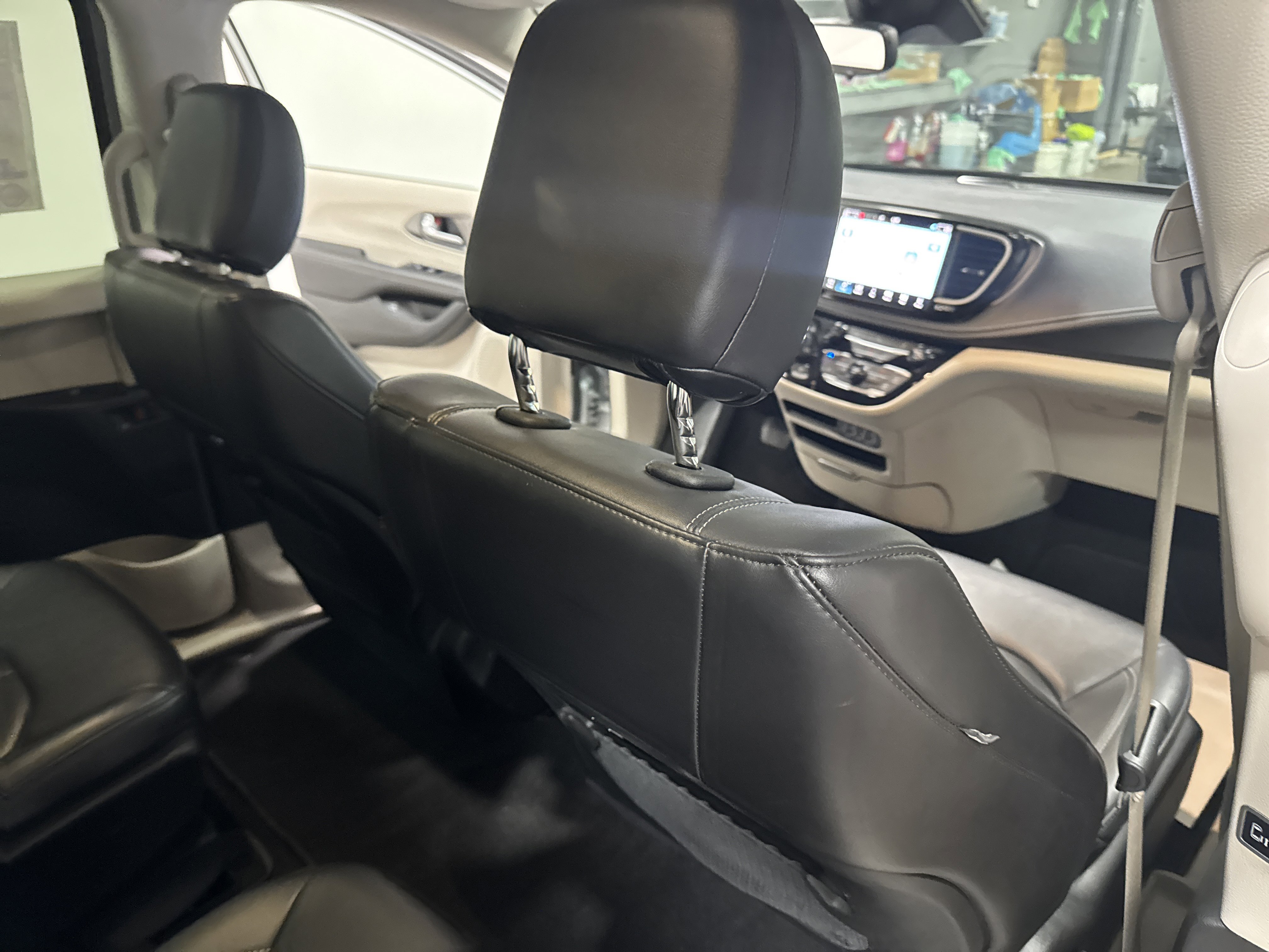 Used 2024 Chrysler Pacifica Select image 37