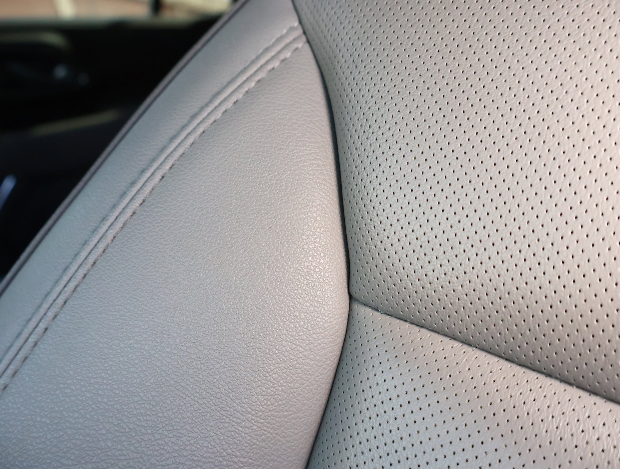 Used 2023 GMC Yukon SLT w/ SLT Premium Package image 11