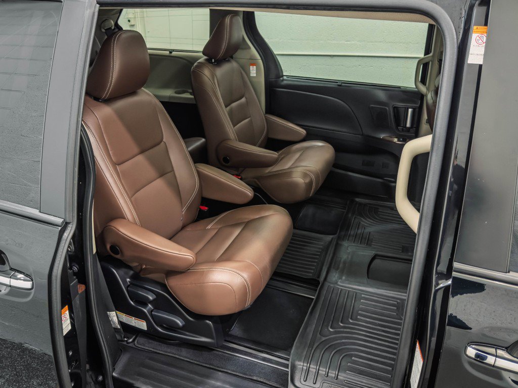 Used 2020 Toyota Sienna Limited Premium w/ Carpet Mat Package AWD/4WD image 22