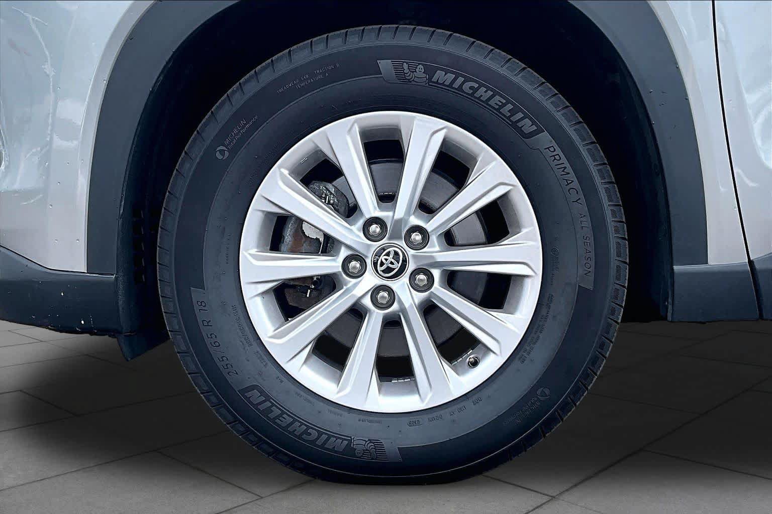 Used 2025 Toyota Grand Highlander AWD image 11