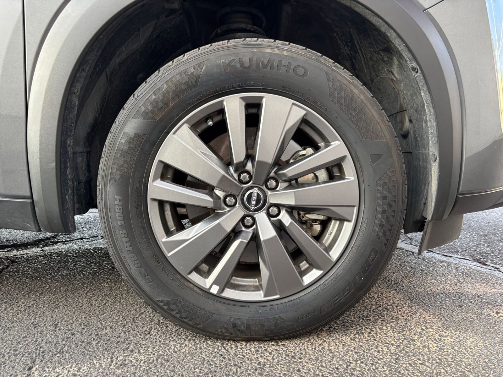 Used 2025 Nissan Pathfinder SV FWD image 33