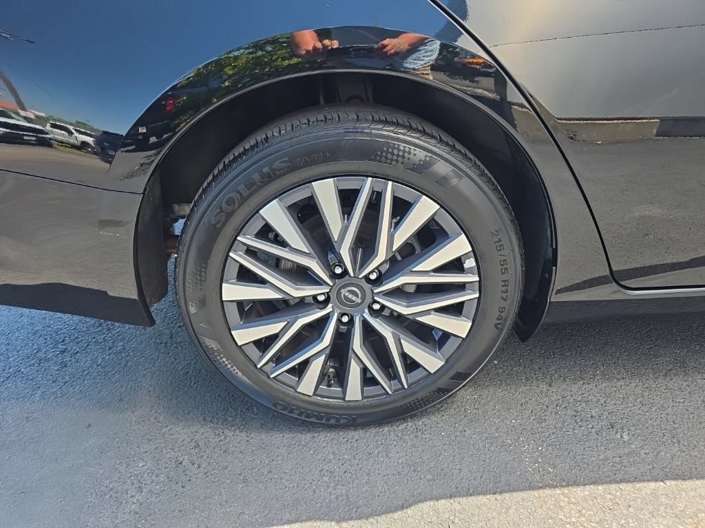 Used 2025 Nissan Altima 2.5 SV FWD image 6