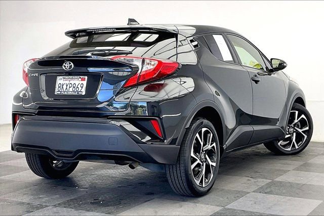 Used 2019 Toyota C-HR XLE FWD image 12