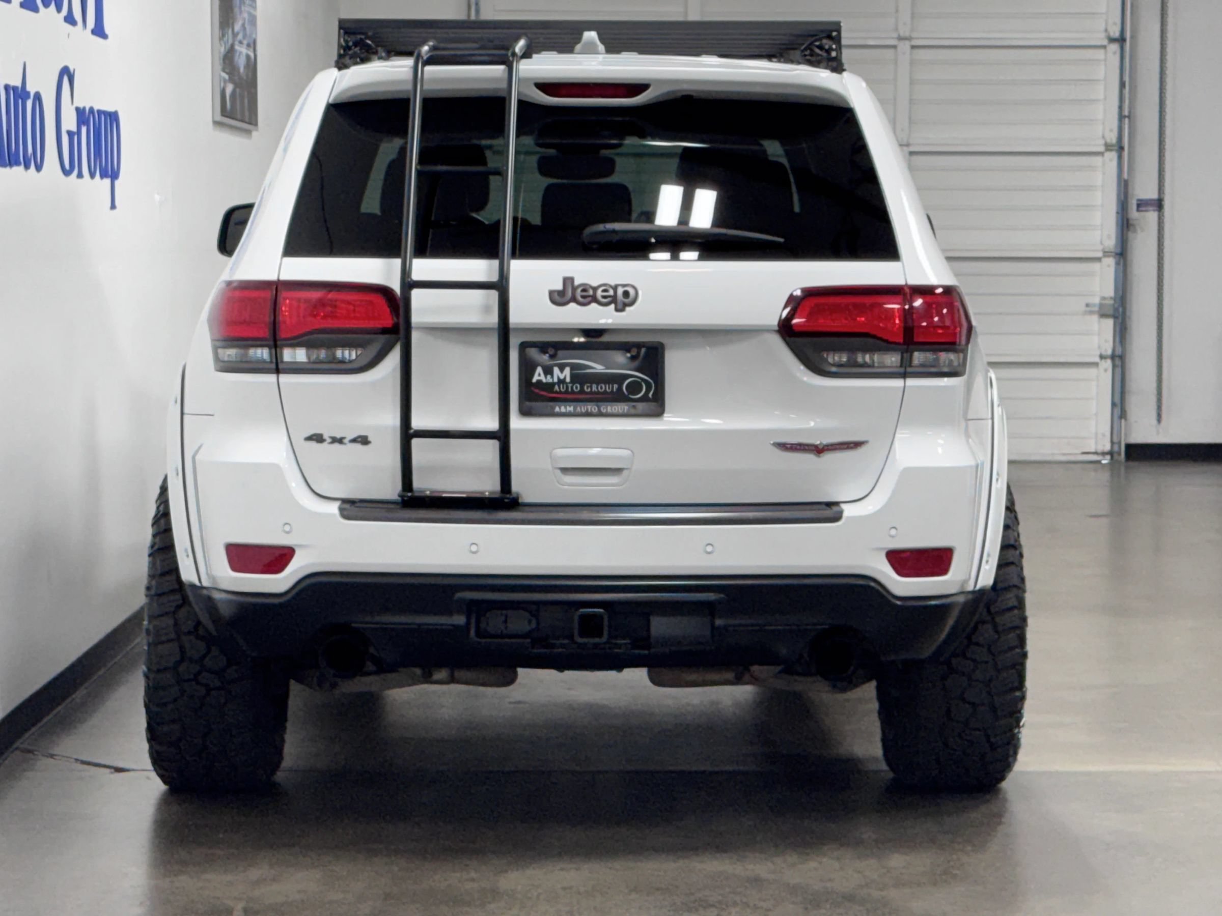 Used 2017 Jeep Grand Cherokee Trailhawk AWD/4WD image 5