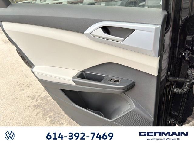 New 2026 Volkswagen Taos SE image 18