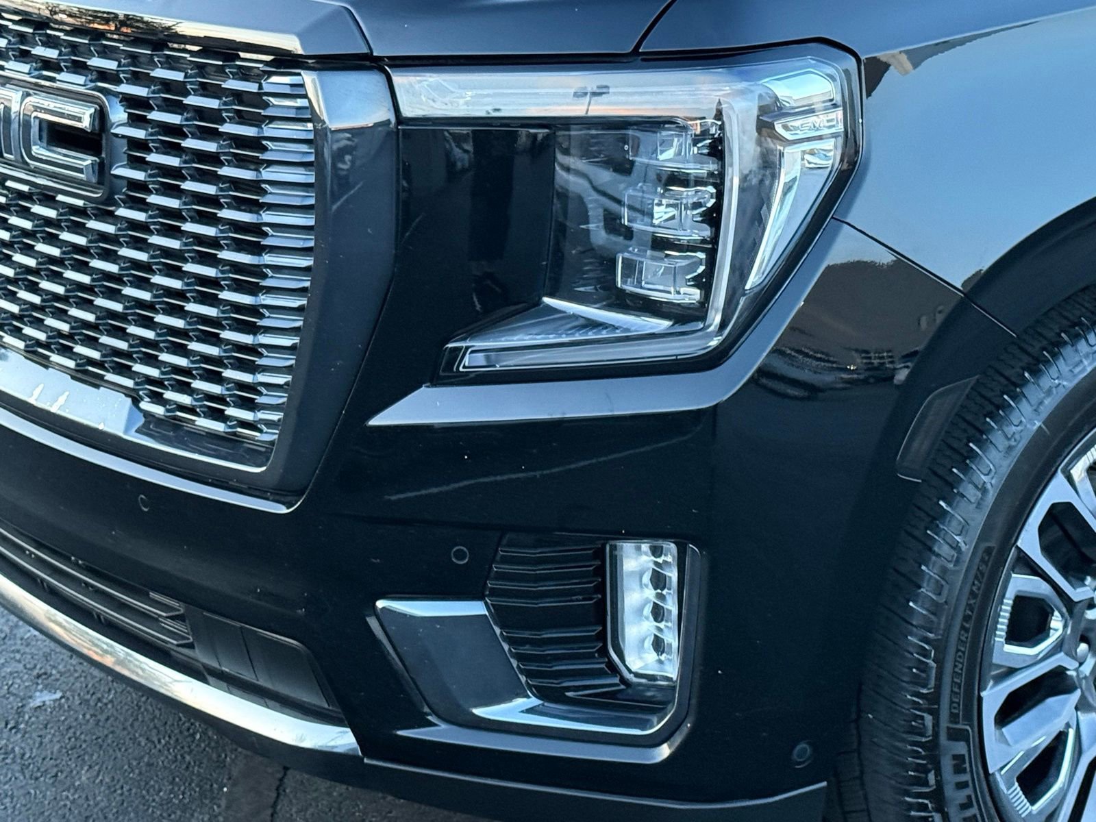 Used 2023 GMC Yukon Denali Ultimate AWD/4WD image 9