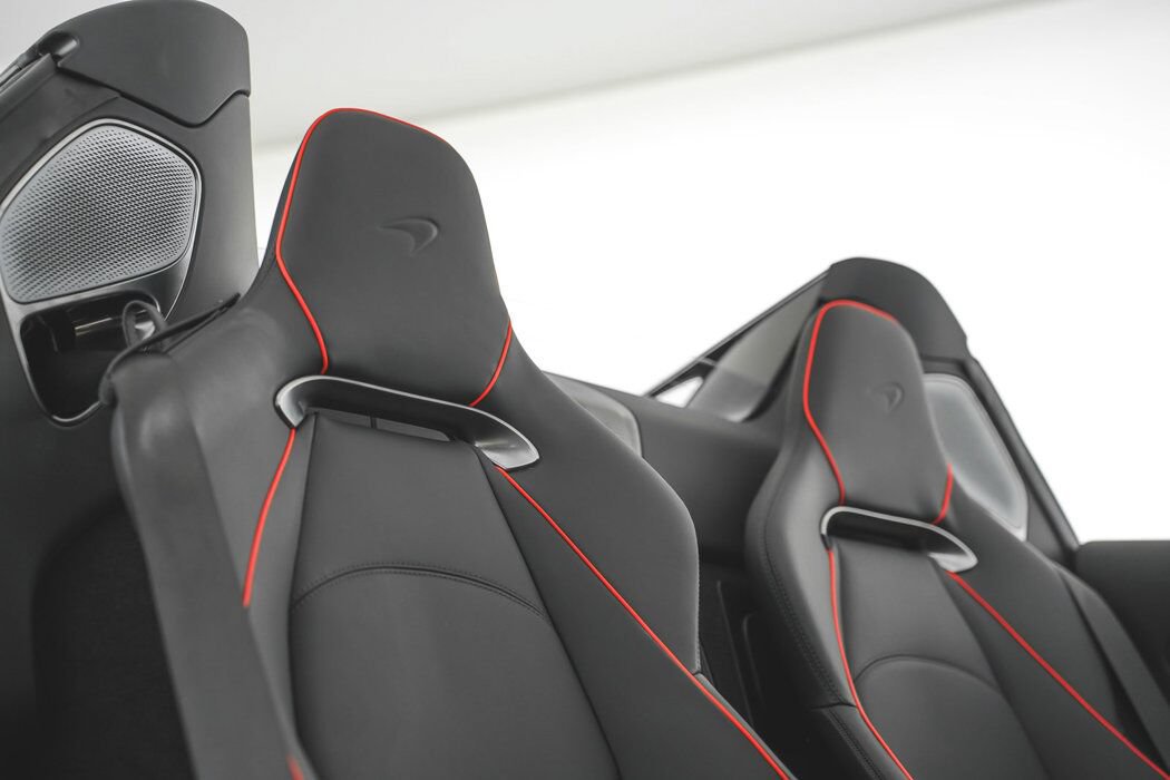 Used 2025 McLaren Artura Spider RWD image 35