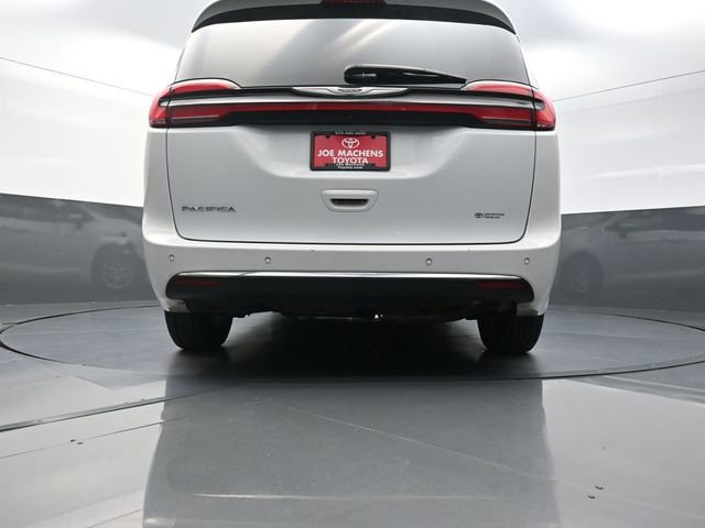 Used 2023 Chrysler Pacifica Touring-L FWD image 26