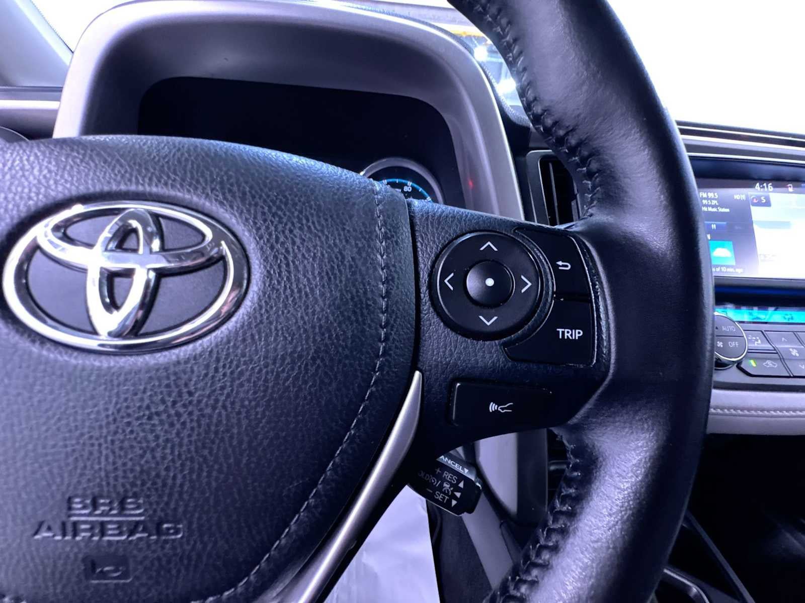 Used 2017 Toyota RAV4 XLE AWD/4WD image 21