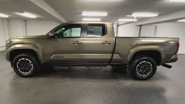 Used 2026 Toyota Tacoma TRD Sport w/ TRD Sport Upgrade Package AWD/4WD image 5