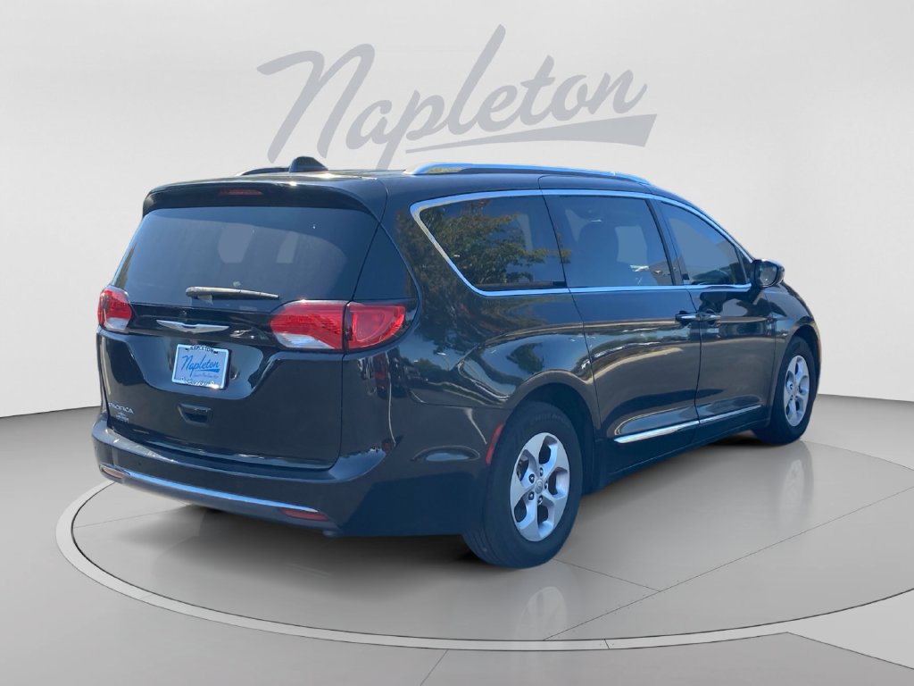 Used 2017 Chrysler Pacifica Touring-L Plus FWD image 6