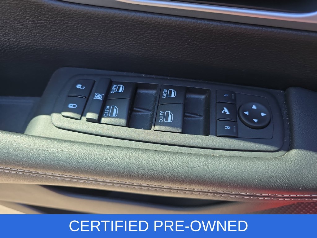 Used 2025 Chrysler Pacifica Limited FWD image 28