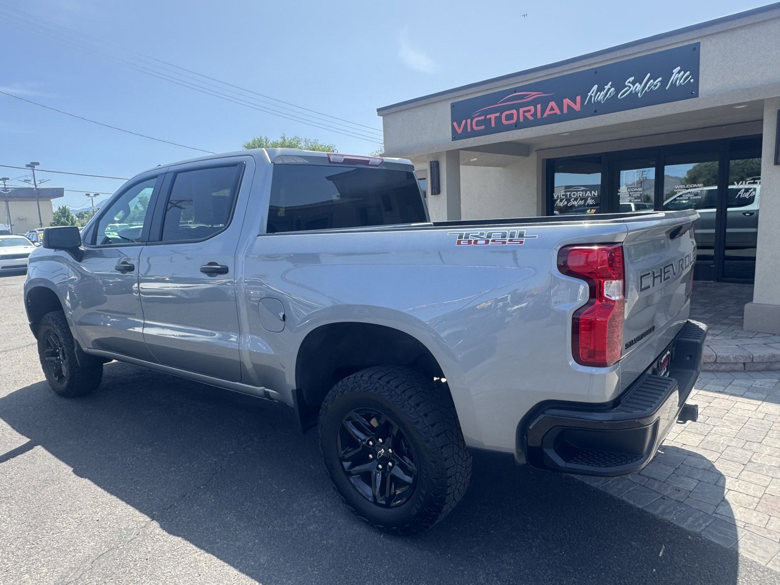 Used 2023 Chevrolet Silverado 1500 Custom Trail Boss w/ LPO, Dark Essentials Package image 2