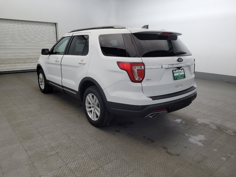 Used 2018 Ford Explorer XLT image 5