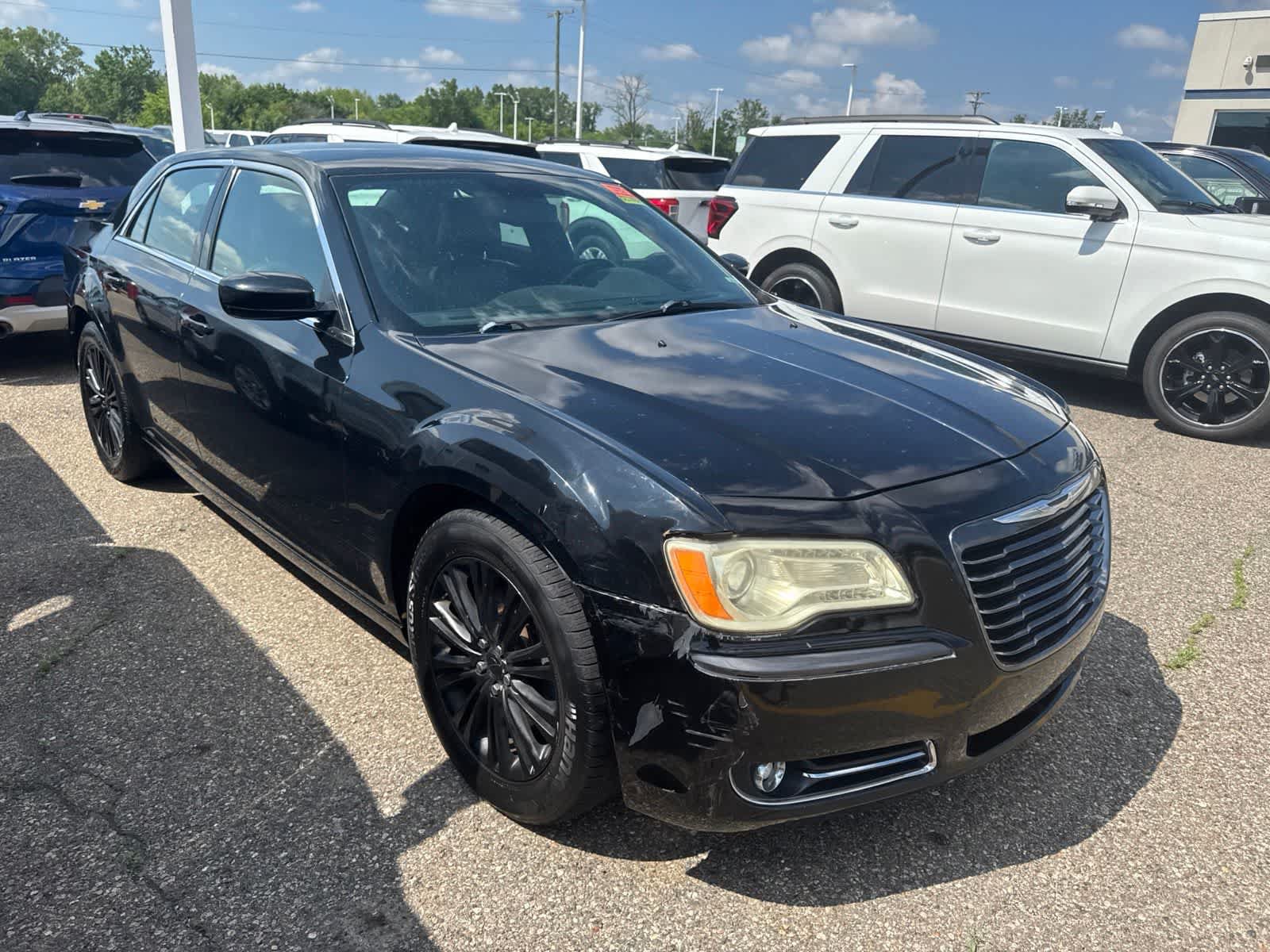 Used 2014 Chrysler 300 AWD w/ Driver Convenience Group image 25