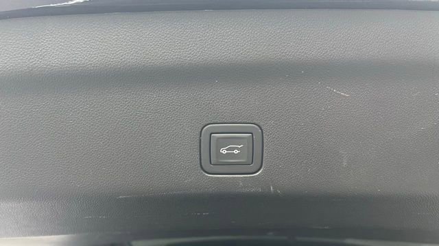 Used 2023 Chevrolet Suburban Premier image 6