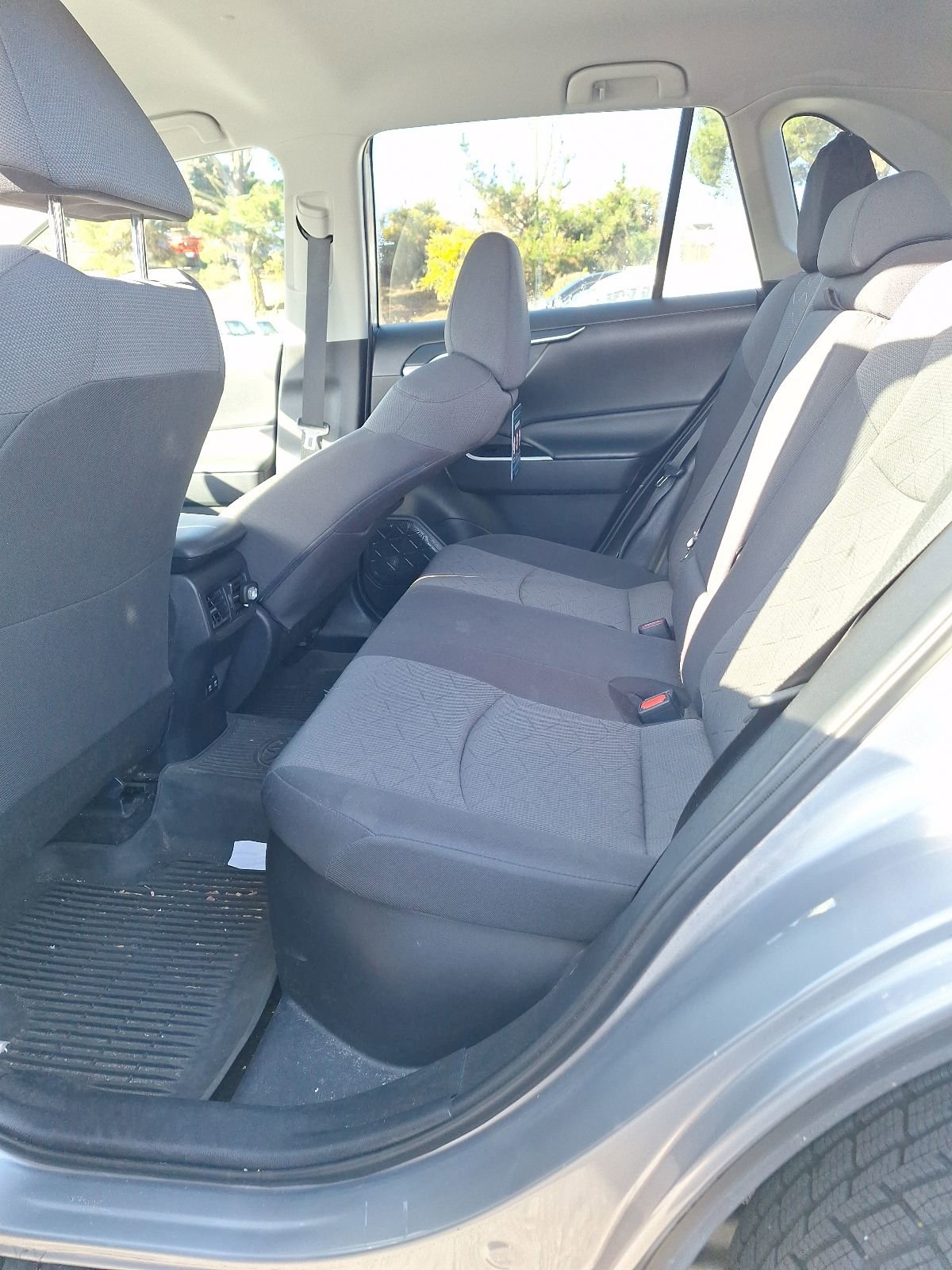 Used 2021 Toyota RAV4 XLE AWD/4WD image 14