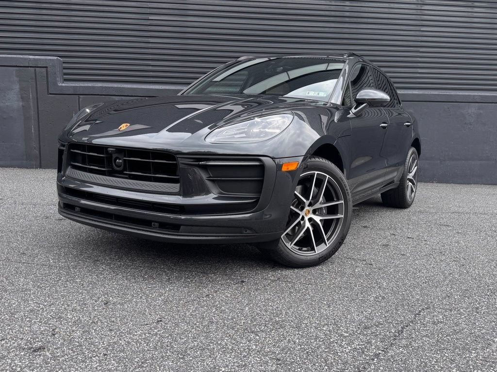 Certified 2026 Porsche Macan AWD/4WD image 6