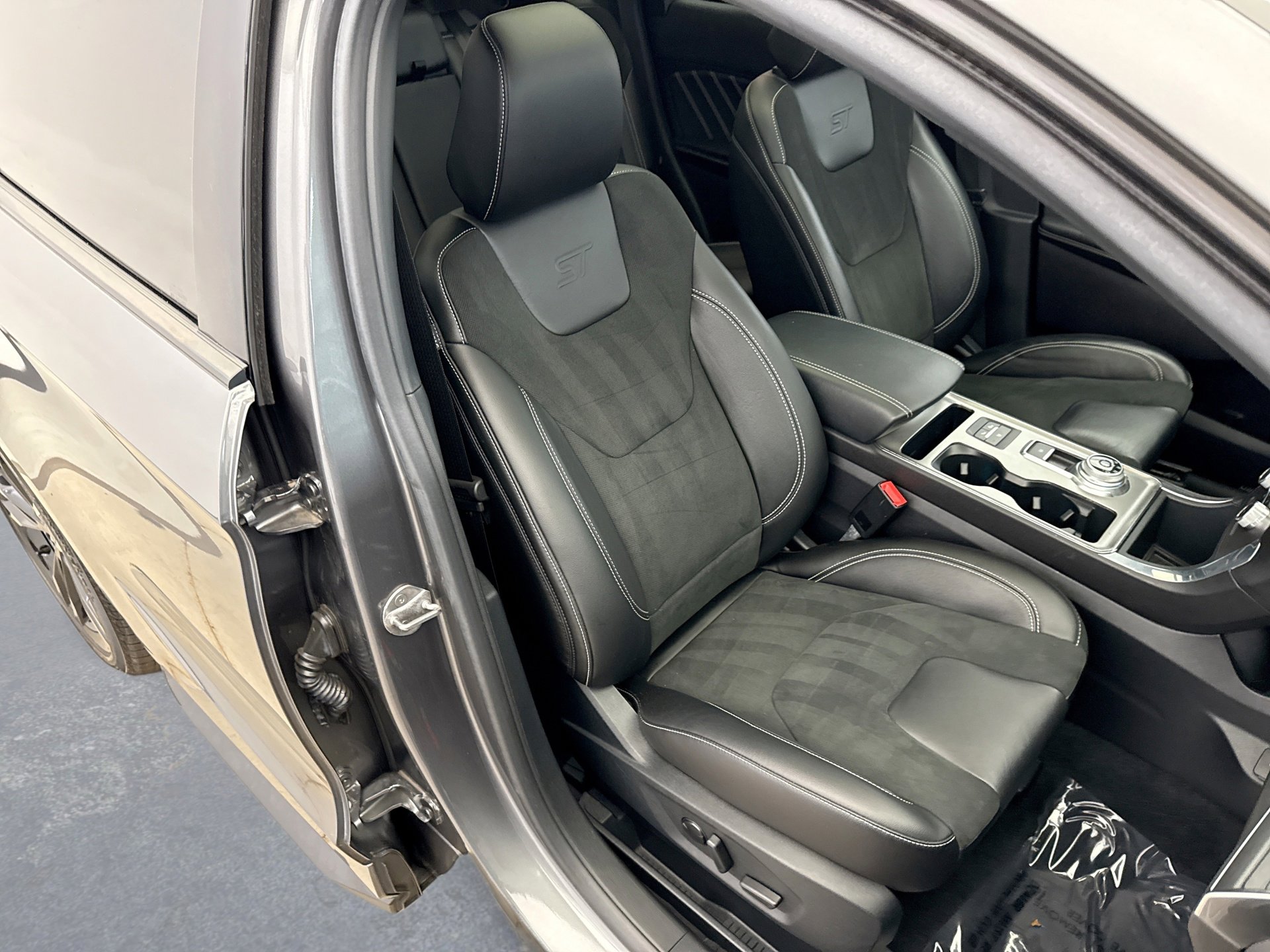 Used 2021 Ford Edge ST w/ Equipment Group 401A AWD/4WD image 16
