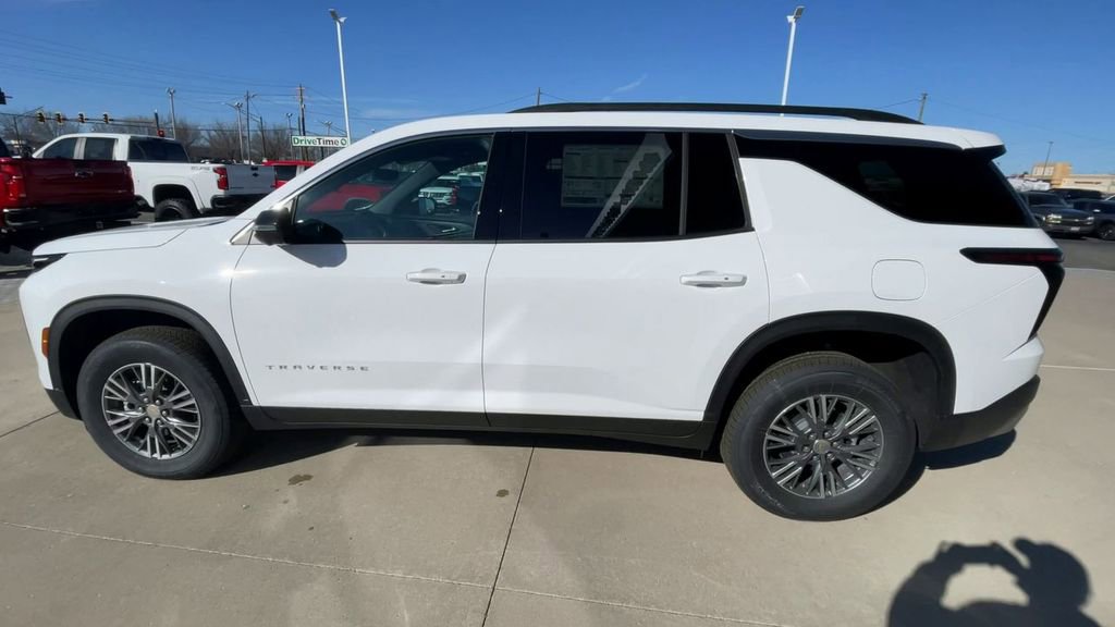 New 2026 Chevrolet Traverse LT w/ Driver Confidence Package AWD/4WD image 7