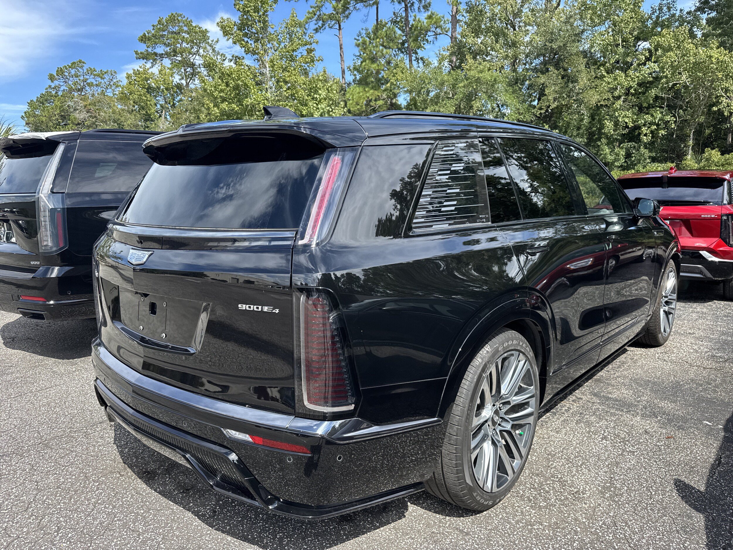 Used 2026 Cadillac Vistiq Platinum w/ LPO, Floor Liner Package AWD/4WD image 3