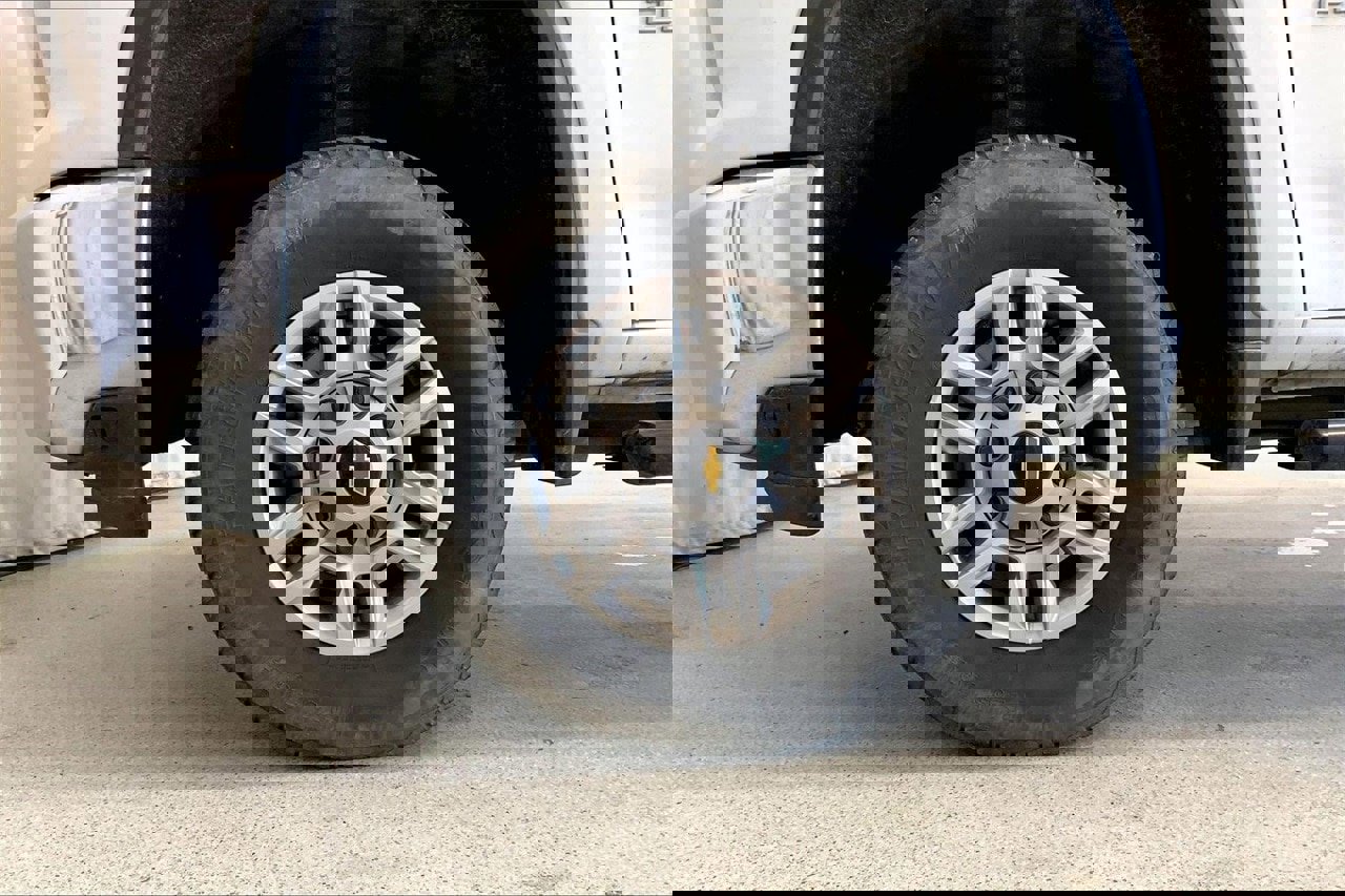 Used 2023 Chevrolet Silverado 2500 LT w/ Snow Plow Prep/Camper Package image 6