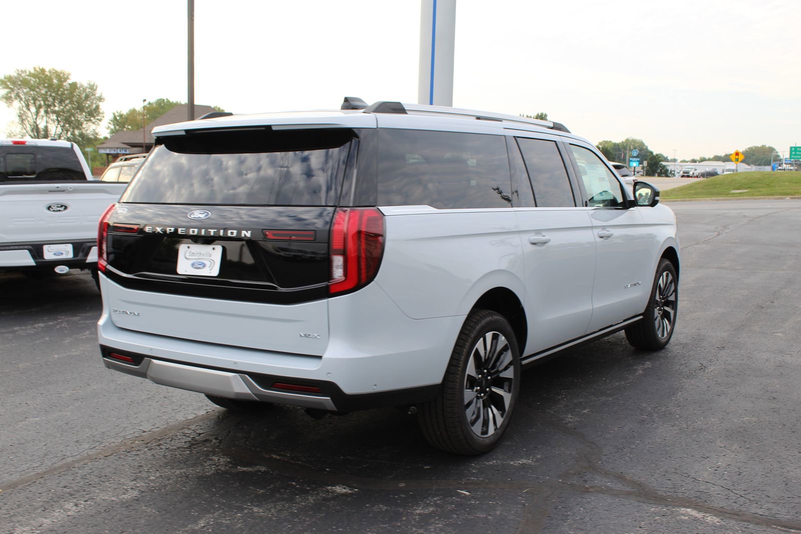 New 2025 Ford Expedition Max Platinum w/ Driver's Package image 5