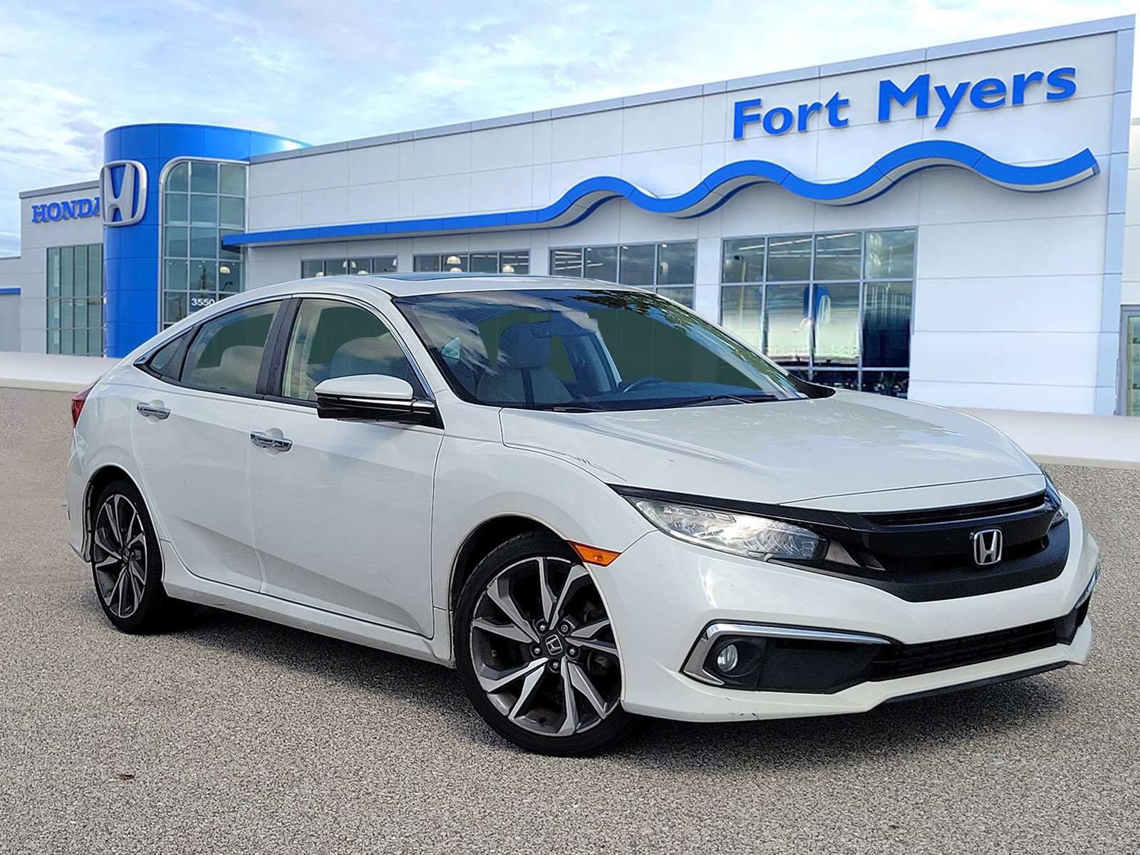 Used 2019 Honda Civic Touring image 1