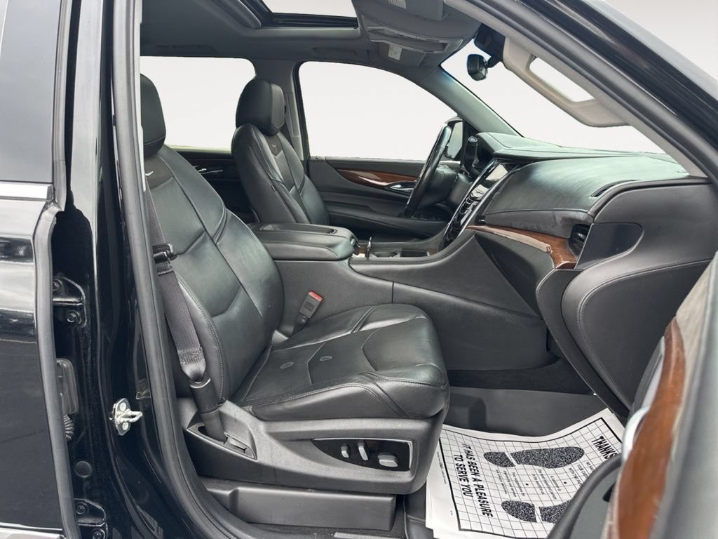 Used 2018 Cadillac Escalade ESV Luxury AWD/4WD image 25