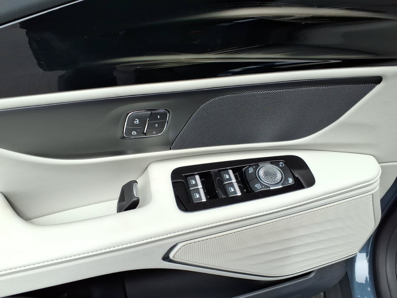 New 2026 Lincoln Nautilus Premier AWD/4WD image 11