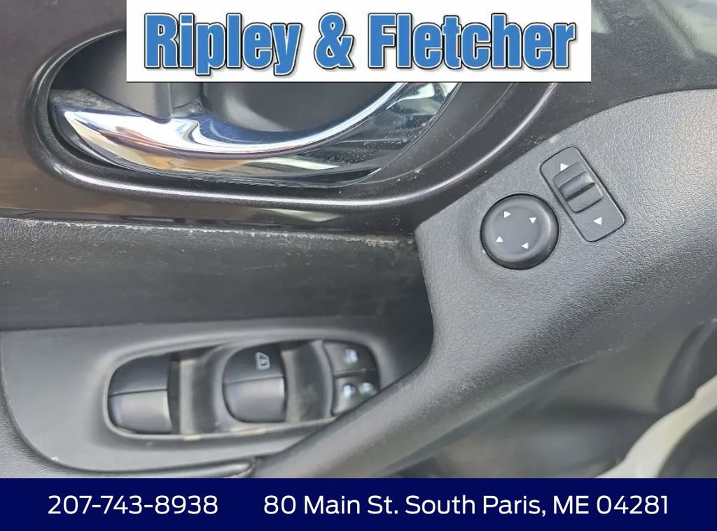Used 2018 Nissan Rogue S AWD/4WD image 13
