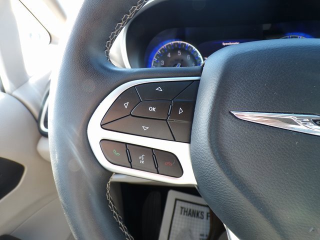 Used 2024 Chrysler Pacifica Touring-L image 21