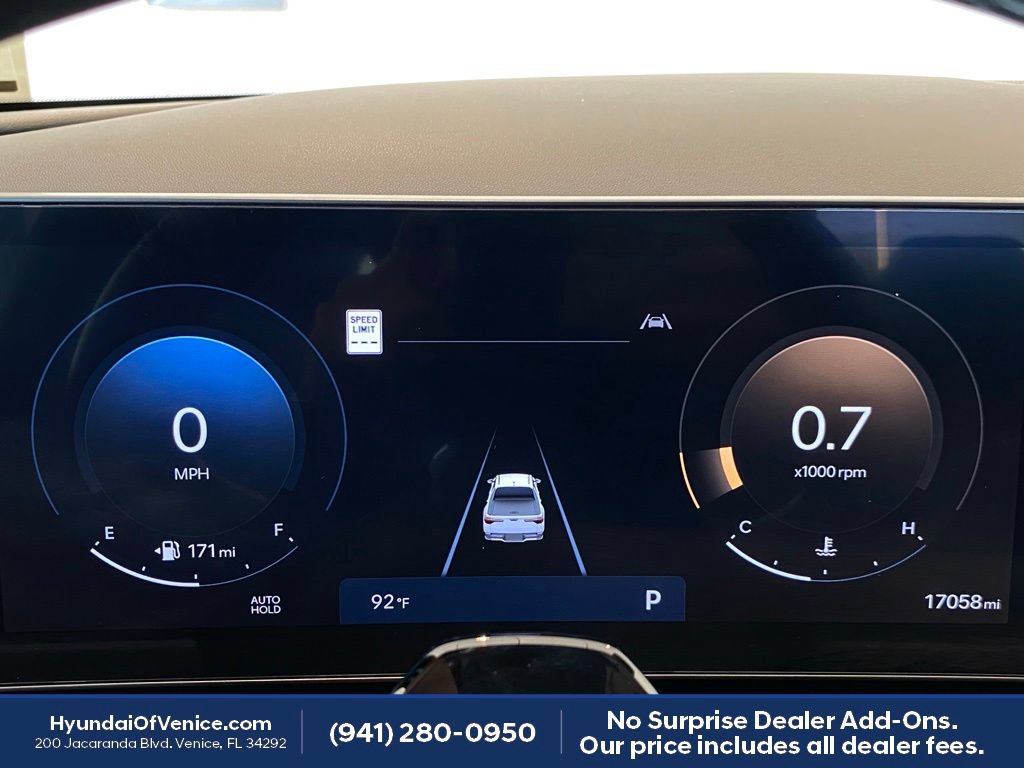 Certified 2025 Hyundai Santa Cruz Limited AWD/4WD image 18