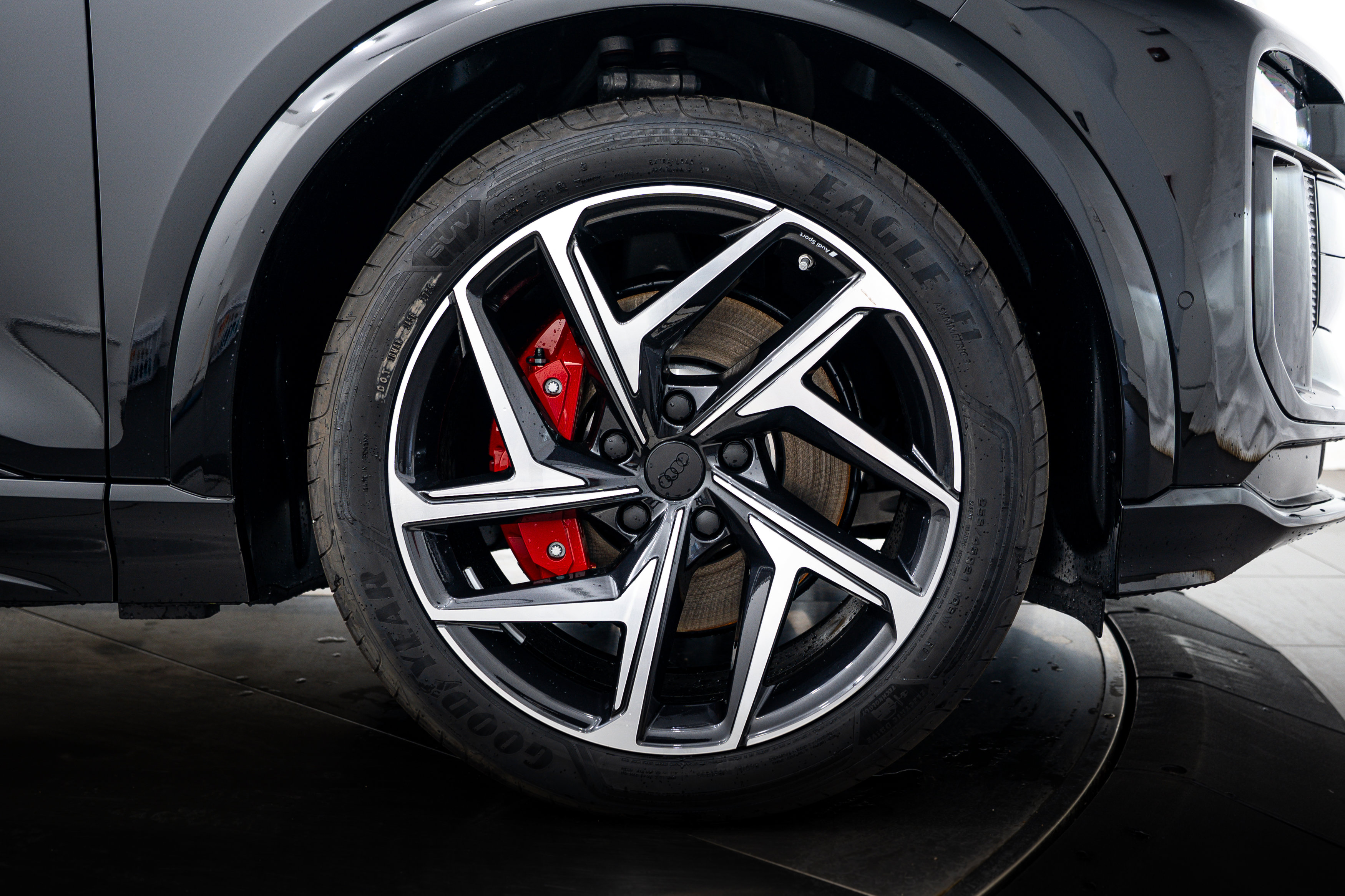 New 2027 Audi SQ6 e-tron Premium Plus AWD/4WD image 23
