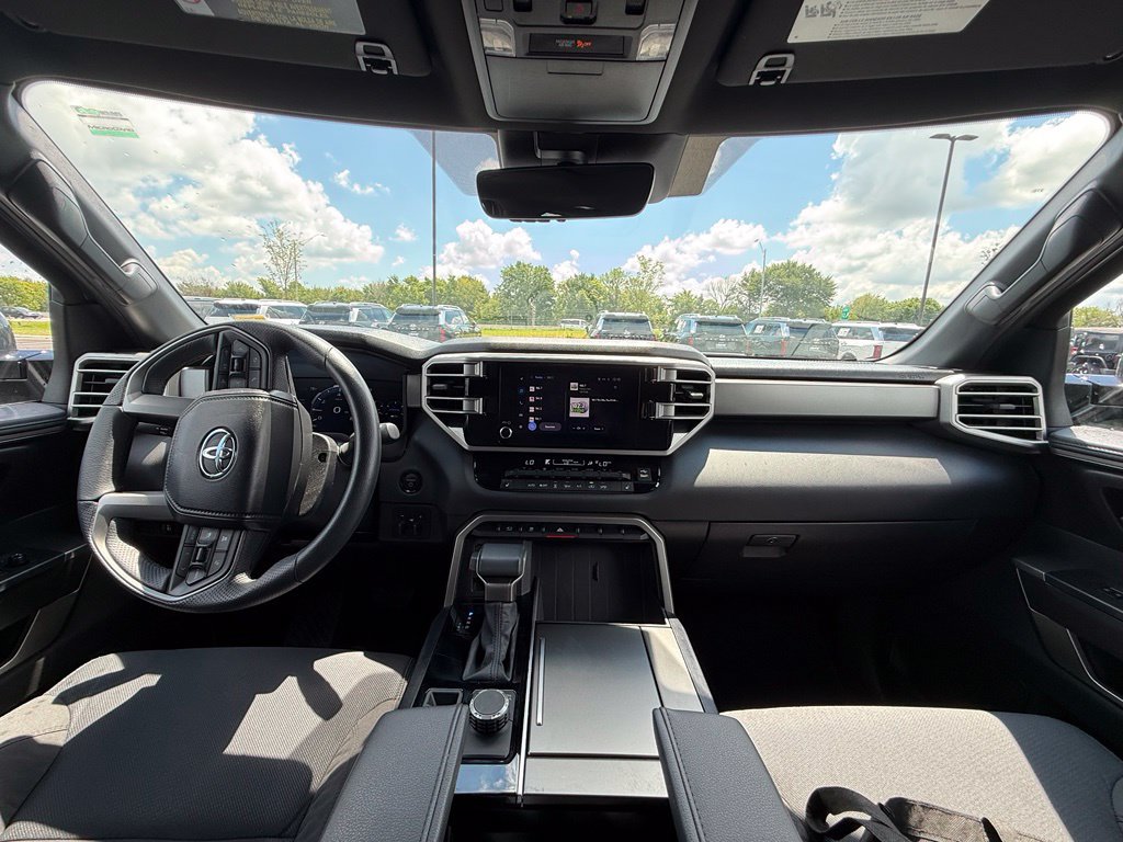 Used 2025 Toyota Sequoia SR5 AWD/4WD image 28