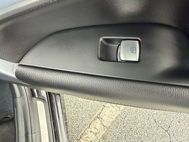 Used 2023 Genesis G70 2.0T image 30