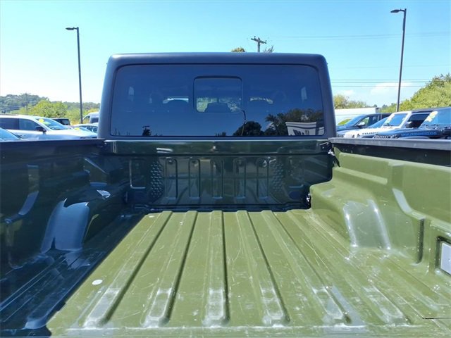 Certified 2022 Jeep Gladiator Willys image 12